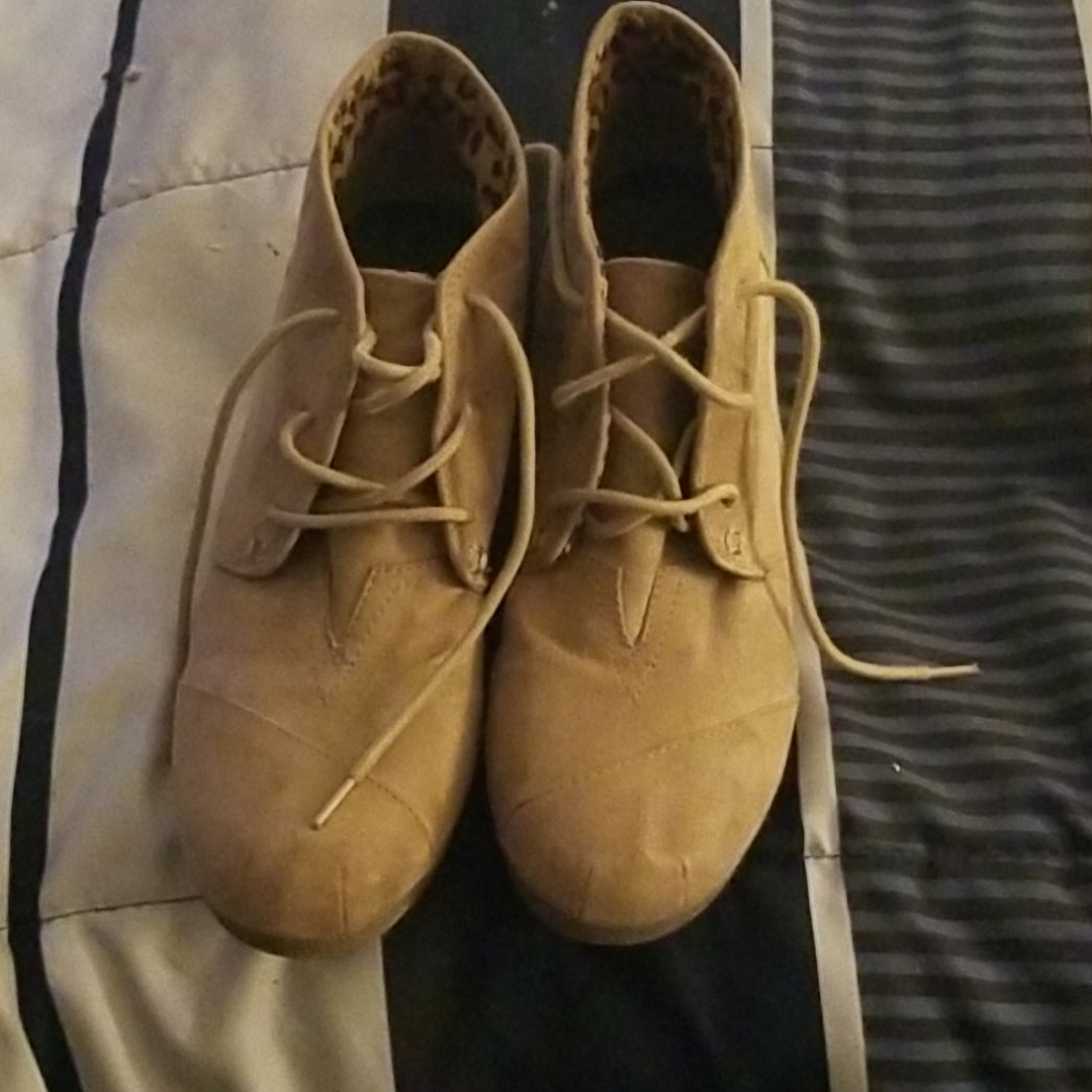 Shoes - Picture 2 of 2